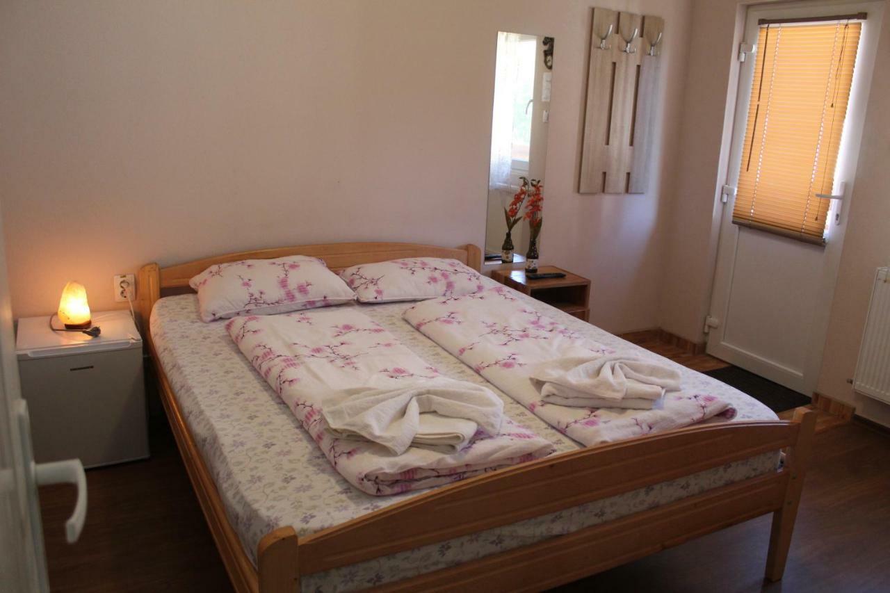 Kovacs Guesthouse เปรอิด ภายนอก รูปภาพ