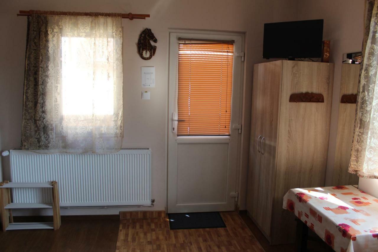 Kovacs Guesthouse เปรอิด ภายนอก รูปภาพ